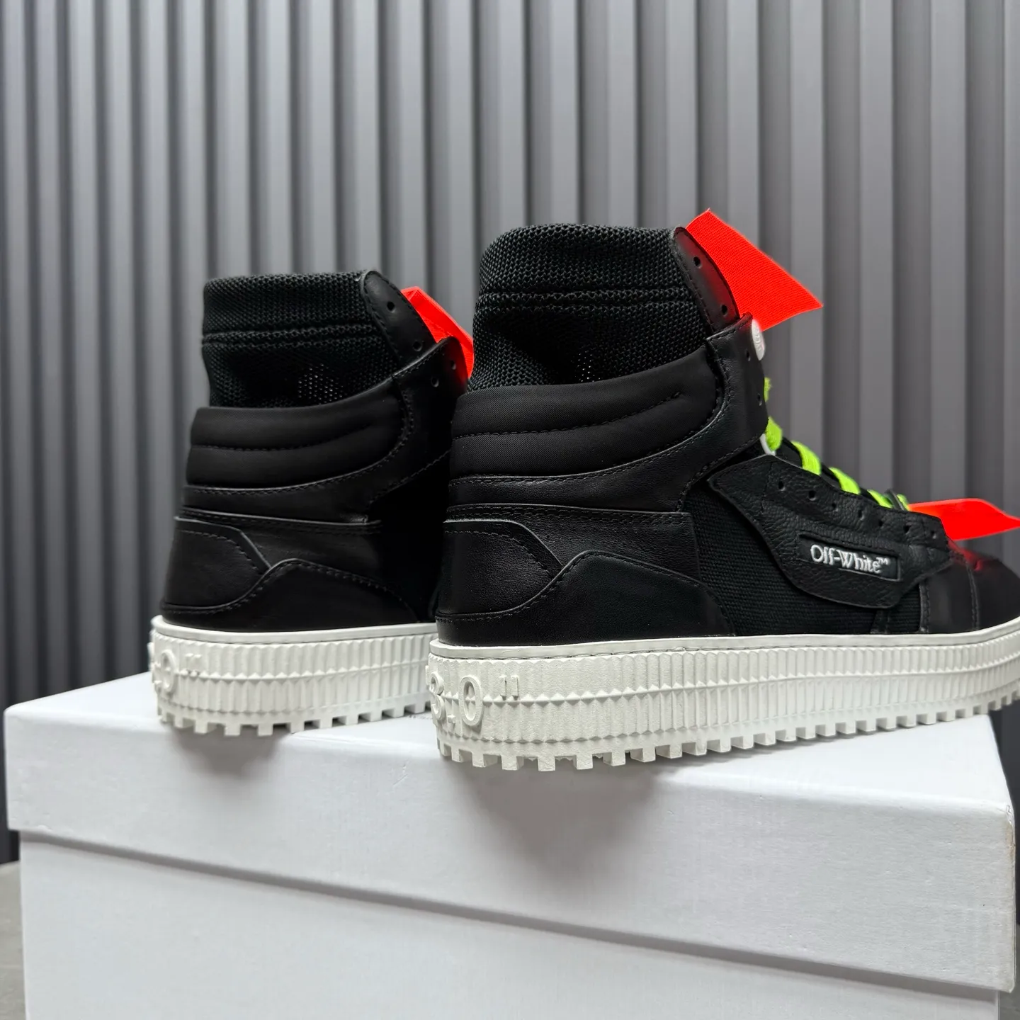 [OFF WHITE] P: 740💰Couple model👫, Size: Female 35-40. Male 39-44 (45.46 customized) High-quality version👊 "Out of office" series original molding, original lasting, production process 1:1 original ➰OFF GRAY WHITE OW ➰ First-layer cowhide, imported skin-friendly and environmentally friendly polyester mesh, original molding, high elasticity and environmentally friendly molding pad Made with the original lasting process. The original molded rubber outsole (never yellows and deforms) has a super correct shape, bright color and strong three-dimensional effect👍. Packaging💯Full set of packaging synchronized with the official website (branded paper, certificate of quality, branded cloth bag)